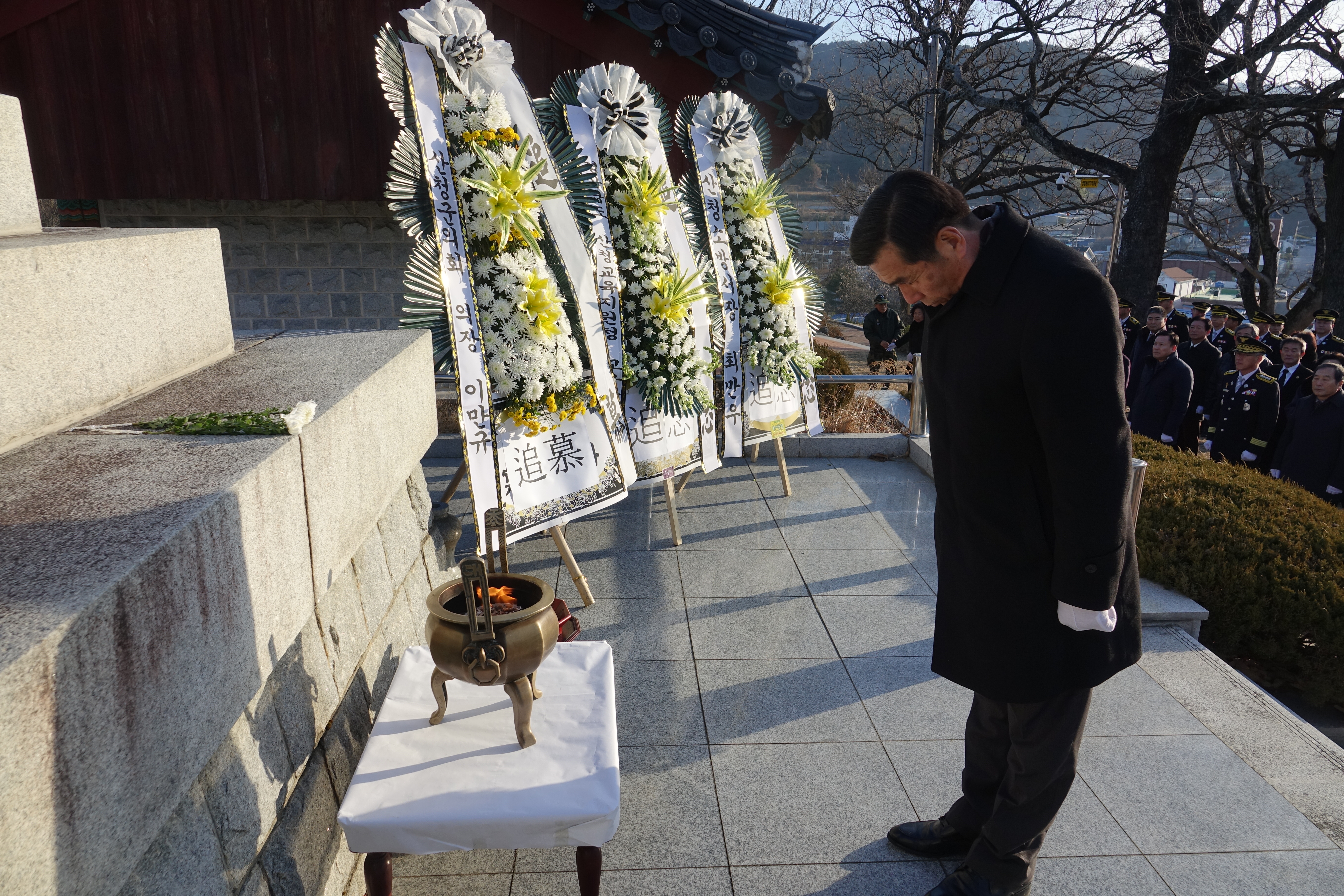 충혼탑 및 위령탑 참배